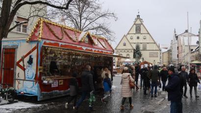 Bild: Kunz
Der Christkindlmarktersatz kann die Umsatzeinbußen nicht ausgleichen. Aber die Schausteller freuen sich trotzdem über die Erlaubnis, ihre Buden aufstellen zu dürfen.