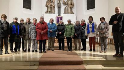 Bild: Kreuzer
Ehrungen hielt der Frauenbund St. Konrad in der Kirche. Rechts. Dekan Johannes Lukas.