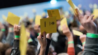 Symbolbild: Daniel Bockwoldt
Neuwahlen in Präsenz sind derzeit schwer möglich. Aber wie halten Vereine dann ihre Pflichten ein.