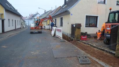 Bild: bk
Aktuell laufen in Kaltenbrunn die Arbeiten auf der Kabelbaustelle in der Freihunger Straße