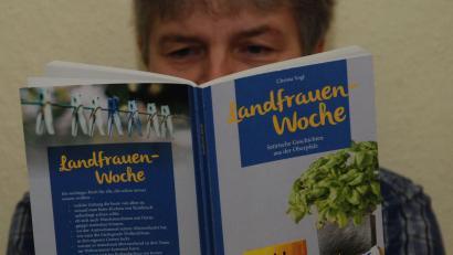 Bild: Christa Vogl
"Landfrauen-Woche" heißt das neue Buch von Christa Vogl. Es enthält 28 satirische Erzählungen aus der Oberpfalz.