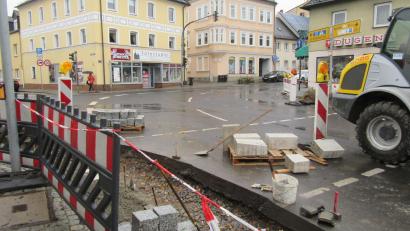 Bild: kgg
Nach dem Abschluss der Arbeiten in der Egerer Straße wird die Fahrbahnsanierung in der Innenstadt von Waldsassen (Bild) voraussichtlich ab Mittwoch, 10. November, in der Prinz-Ludwig-Straße fortgesetzt.