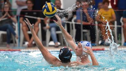 Archivbild: Büttner, Gerhard
Die Weidener wasserballer (weiße Mütze) verloren in Würzburg mit 8:9.