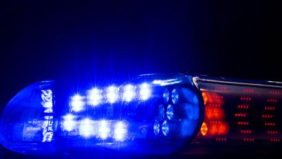 Symbolbild: Monika Skolimowska/dpa-Zentralbild/ZB
Ein Kleintransporter wurde in Weiden umgeworfen. Die Polizei ermittelt.