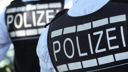 Symbolbild: Silas Stein/dpa
Die Polizei sucht die Täter, die in Pressath und Grafenwöhr ihr Unwesen trieben.