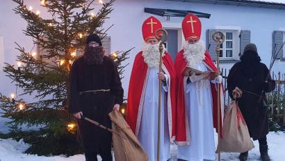 Bild: Thomas Bäuml/exb
Der OWV Griesbach schickte nach Absprache Nikolaus und Knecht Ruprecht zu den Kindern.