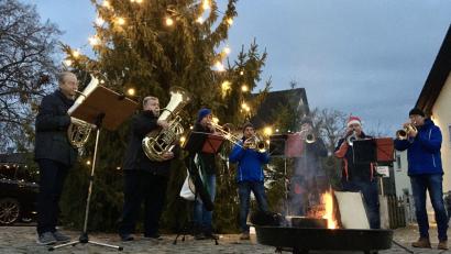 Bild: gri
Die Hammerbachtaler Blousn gab am Sonntag in Freudenberg ein spontanes Standkonzert.