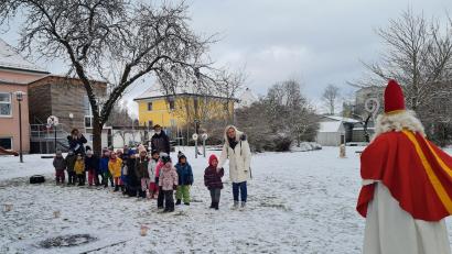 Bild: Kinderhaus &quot;Die kleinen Hankerler&quot;/exb
Der Nikolaus sorgte mit seinem Besuch im Kinderhaus "Die kleinen Hankerler" für eine besondere Überraschung.