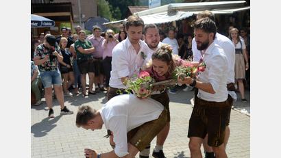 Archivbild: Andreas Brückmann
Die Amberg-Sulzbacher Kirwa - unser Archivbild entstand in Heimhof (Ursensollen) - soll Unesco-Kulturerbe werden. Die Bewerbung ist eingereicht, die Entscheidung kann dauern.