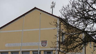 Bild: wih
Die Sirene auf dem Dach des Gebenbacher Rathauses ist schon ein neueres Modell und muss nicht ausgewechselt werden - andere schon.