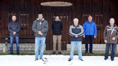 Bild: Picasa
Bei der Siegerehrung blieb der Teilnehmerkreis klein: (von links) Alfred Kreuzer, Bernhard Pocker, Alberto Cotayo, Hans Kreuzer, Gerhard Brunner und Richard Prechtl.