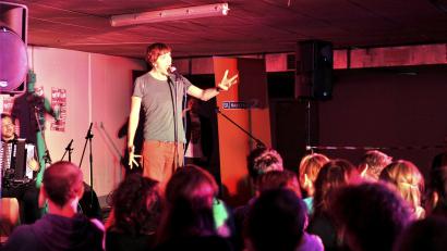 Archivbild: Wilck
Gäste des Poetry Slams im Rahmen der Literaturtage schätzen die ganz eigene Atmosphäre in der Tiefgarage des City-Centers. Ob es die Brachiallesungen auch 2022 gibt, hängt von mehreren Faktoren ab.