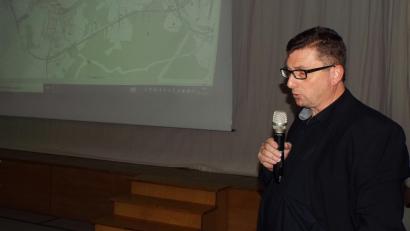 Bild: e
Baudirektor Stefan Noll in Kümmersbruck bei seinem Referat über die Westumfahrung.