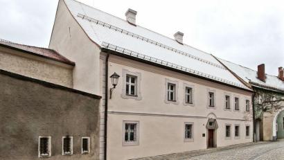 Bild: Architekturbüro Steidl/exb
Das Gebäude Fronfeste in Neunburg vorm Wald wurde umfassend saniert und dient als Haus der Begegnung. Dort könnte eine Außenstelle der Erziehungsberatung der Katholischen Jugendfürsorge untergebracht werden.