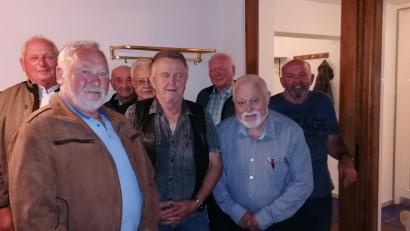 Bild: bnr
Helmut Zitzler (vorne rechts) führt auch weiterhin den IG Bau Ortsverband Wernberg-Trausnitz. Zum Stellvertreter wurde Karl Meier (vorne links) gewählt.