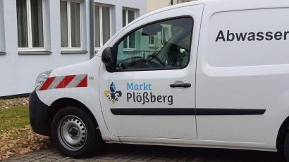 Bild: Markt Plößberg/exb
So sieht das neue Logo der Marktgemeinde Plößberg aus. Es ist schon auf einigen gemeindlichen Fahrzeugen angebracht. In den nächsten Monaten soll es offiziell vorgestellt und flächendeckend eingesetzt werden.