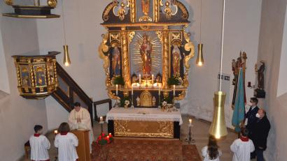 Bild: gi
Die Bevölkerung der Ortschaft Burgtreswitz feierte mit Pfarrer Udo Klösel den Festgottesdienst zum Patrozinium ihrer Dorfkirche „Maria Immaculata“.