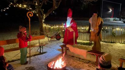 Bild: Martin Meier
Die Nikolaus-Aktion der Kolpingsfamilie Kümmersbruck brachte etwas Wärme in die Herzen der Teilnehmer.