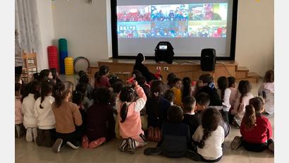 Bild: Katholisches Kinderhaus/exb
In einer Liveübertragung waren die Kinder aus Jerusalem zu Gast im Katholischen Kinderhaus in Tirschenreuth.