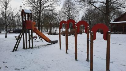 Bild: bey
Auch den Spielplatz im Kurpark haben die beiden Jugendbeauftragten in Eslarn unter die Lupe genommen. Er soll aufgewertet werden.