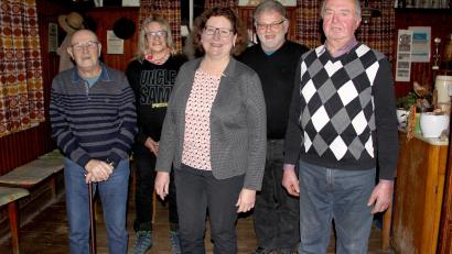 Bild: Josef Böhm
Der neu gewählte Vorstand der CSU Niedermurach mit (von links) Heinrich Treiber, Sonja Schlagenhaufer, Rita Salomon, Konrad Schlagenhaufer und Leonhard Bayerl. Heinrich Treiber und Leonhard Bayerl erfuhren auch ihre Ehrung als langjährige CSU-Mitglieder.