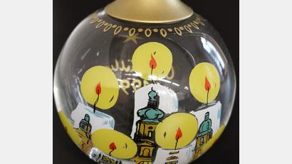 Bild:  Simon Wiesner/exb
Alle Waren, darunter auch exklusive, von der Künstlerin Wilhelmine Müller gestaltete und von Rosenthal produzierte Weihnachtskugeln, haben einen engen Bezug zu Amberg, heißt es.