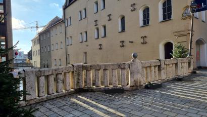 Bild: Armin Haak
Hier auf der Krambrücke sind insgesamt sieben Weihnachtsbäume verschwunden.