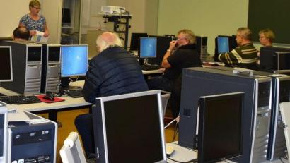 Bild: Stadt Schönsee/exb
Sandra Klein hatte das richtige Händchen dafür, um ältere Bürger am Computer zu schulen.