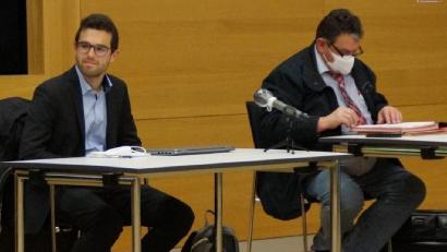 Bild: wel
Management Consulting Rödl und Partner (links) erläuterte die Kalkulation zur Anpassung der Entwässerungsgebühren. Wilhelm Meier, der Leiter der Stadtwerke, nahm zum Wirtschaftsplan 2022 Stellung.