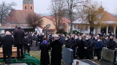 Bild: le
Eine große Trauergemeinde gab dem früheren Kämmerer des Marktes, Hans Würner, am Dienstag im evangelischen Friedhof das letzte Geleit.