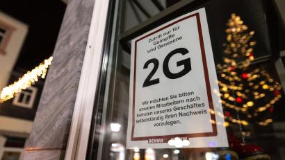 Symbolbild: Michael Reichel/dpa
Bayern lockert die Regeln für Geimpfte und Genesene. In vielen Bereichen entfällt ab 15. Dezember die zusätzliche Testpflicht.