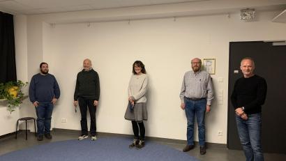 Bild: Christine Wocheslander/exb
An der Spitze des Montessori-Fördervereins stehen künftig (von links) Norbert Sommer (Beirat), Hans Lauterbach (Beirat), Margareta Lankes (1. Vorsitzende), Klaus König (Kassenwart) und Markus Allstadt (2. Vorsitzender).
