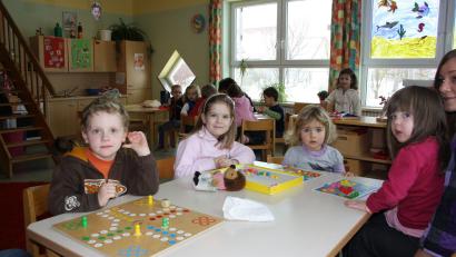 Archivbild: td
In Schwarzenfeld gibt es drei Kindertagesstätten, eine vierte ist in Planung. Sie kommt an die Naabstraße und wird, neben der Villa Kunterbunt (Bild) die zweite Kita in der Trägerschaft des Marktes. Die beiden anderen werden kirchlich geleitet.