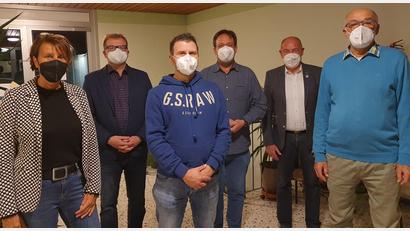 Bild: Bernhard Fleischmann/exb
Der CSU-Ortsverband Kümmersbruck wählt einen neuen Vorstand (von links): Birgit Singer-Grimm, Martin Meier, Florian Fischer, Vorsitzender Stefan Roggenhofer, Bürgermeister Roland Strehl und Alois Schwanzl.