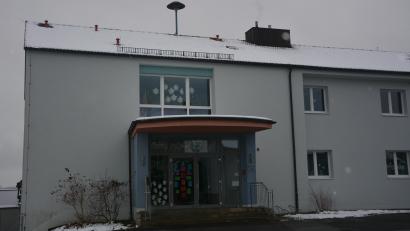 Bild: jr
Aus dem Jahr 1964 stammt diese Sirene auf dem Dach der Konnersreuther Grundschule. Sie könnte durch eine elektronische Sirene mit bis zu acht Hörnern ersetzt werden.