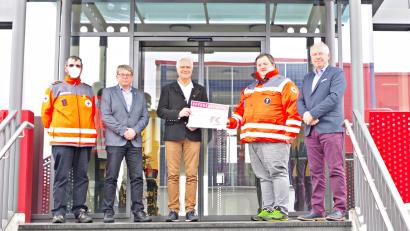 Bild: Kassecker/exb
Bernd Fürbringer mit Helmut Zeitler, Josef Andritzky, Arno Schwarz und Wolfgang Rosner (von rechts) bei der Übergabe des symbolischen Schecks.