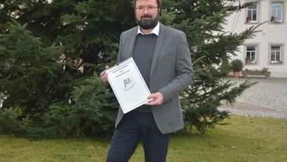 Bild: jr
Zum 18. und letzten Mal trug Robert Weiß die Verantwortung für die Erstellung des Konnersreuther JU-Jahreskalenders.