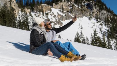 Symbolbild: Benjamin Nolte/dpa
Pistengenuss ohne Geldsorgen: Mit ein paar Tricks wird der Skiurlaub nicht zu einem finanziellen Desaster.