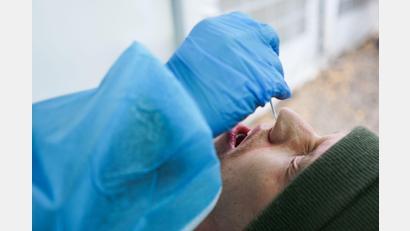 Symbolbild: Jörg Carstensen/dpa
Die Zahl der positiven Coronatests geht im Landkreis Tirschenreuth weiterhin zurück.