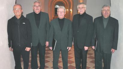 Archivbild: Andreas Sagstetter/exb
Die Choralschola im Jahre 2012, kurz nach der Gründung, mit (von links) Herbert Weiß, Alois Michl, Helmut Manske, Josef Reindl und Siegfried Achatz, der im Jahr 2019 verstorben ist.
