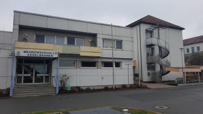 Bild: hme
Die Mehrzweckhalle steht vor der Generalsanierung. Der Gemeinderat ebnete nun endgültig den Weg für die Verwirklichung der Planungen und stellt Förderanträge.
