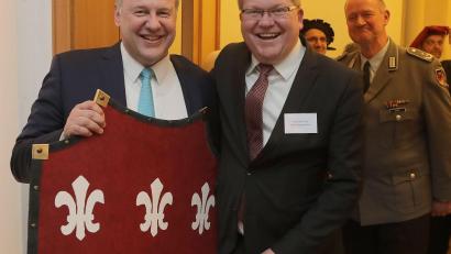 Archivbild: Wolfgang Steinbacher
Neujahrsempfänge nutzten Landrat Richard Reisinger (links) und OB Michael Cerny gerne, um ihren engen Schulterschluss zu demonstrieren. Jetzt erfolgte in ähnlicher Eintracht die Absage der für Januar geplanten Neujahrsempfänge beider Seiten.