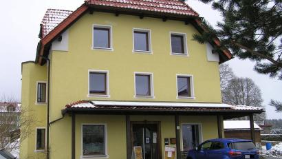 Archivbild: öt
Die Apotheke in Neusorg hat seit Ende November geschlossen. Bürgermeister Peter König sucht nach einer Lösung.