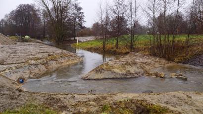 Bild: bkr
Große Steine im Bachbett und Kehren verlangsamen jetzt die Fließgeschwindigkeit des Schirnitz- und Engbaches auf einer Länge von rund 270 Metern.