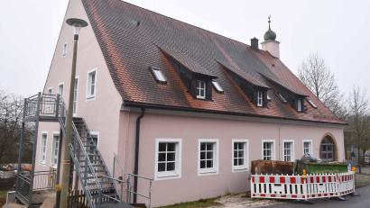 Bild: no
Die Sanierung des Altbaus der Kindertagesstätte St.Vitus zählte 2021 mit zu den größten Ausgaben im Haushalt der Gemeinde Illschwang. Verbunden damit war der Erwerb eines Containers, um zwei Gruppen vorübergehend auslagern zu können.