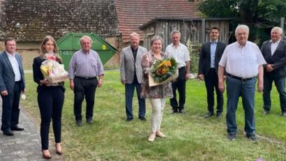 Bild: Altenheim GmbH/exb
Gesellschafterversammlung im Juli: Michaela Mösbauer ist neue Geschäftsführerin des Alten- und Pflegeheimes Oberviechtach. Karl-Heinz Stoppa tritt in den Ruhestand. Das Bild zeigt von links Dr. Wolfgang Pößl und Carina Reindl (Beratungsteam aus Nürnberg), Hermann Utz, Josef Irlbacher, Michaela Mösbauer, Georg Rückerl, Bürgermeister Rudolf Teplitzky, Karl-Heinz Stoppa und Peter Spichtinger.