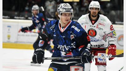 Archivbild: Marc Thorwartl/exb
Noah Dunham (vorne) spielt bei den Heilbronner Falken in der DEL 2.