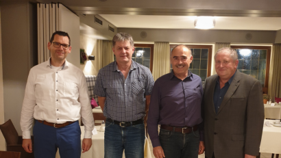 Bild: Gerresheimer/exb 
Personalleiter Axel Süß (links) und Robert Fröhler, stellvertretender Betriebsratsvorsitzender (rechts) ehrten Johann Biller und Christoph Reil, sie seit 45 Jahren im Unternehmen arbeiten.