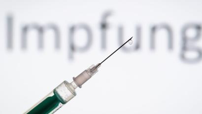 Bild: Friso Gentsch
Die Europäische Arzneimittelbehörde (EMA) hat den Impfstoff des US-Herstellers Novavax für gut befunden. Nun muss ihn die EU-Kommission nur noch zulassen.