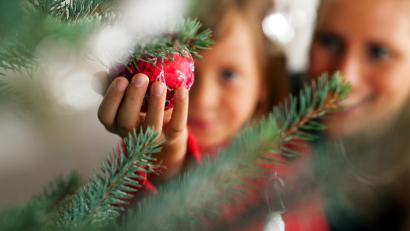 Bild: Kzenon - stock.adobe.com
Weihnachten muss nicht perfekt sein, um glücklich zu machen.